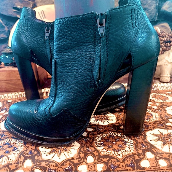 Alexander Wang Shoes - Alexander Wang Black Zip Up Heel Boot